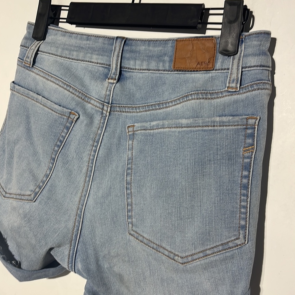 Aeropostale Light Wash Distressed High Rise Midi Cuffed Denim Shorts Size 4 - Picture 6 of 8